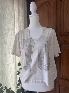 Hollister Cream Graphic V-Neck Skirt